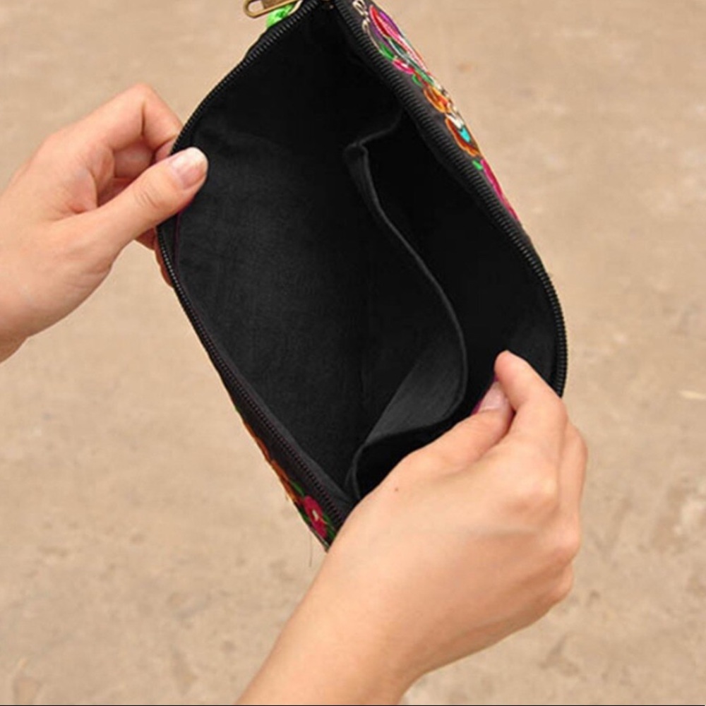 Embroidered hand bag - Picture 8 of 8